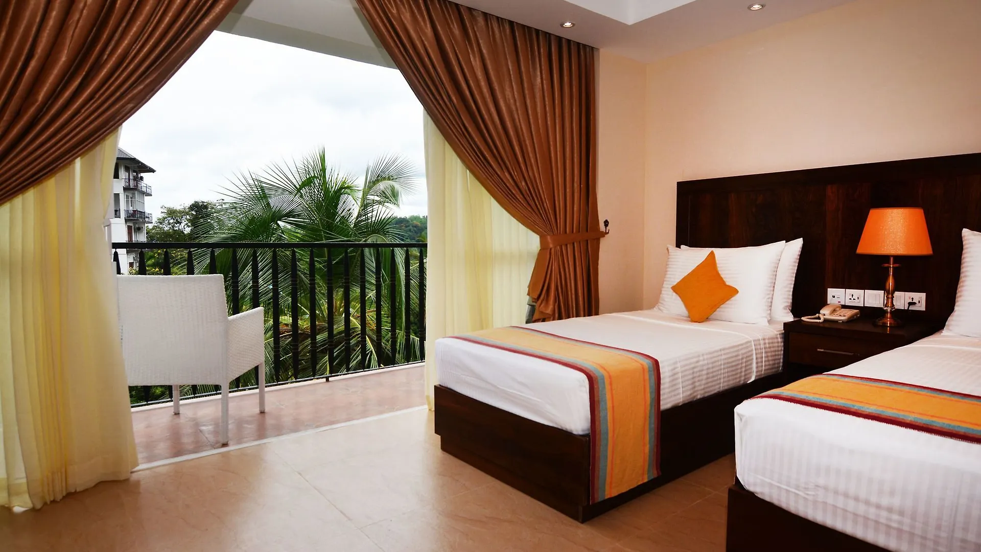 Grand 103 Hotel Kandy 3*,